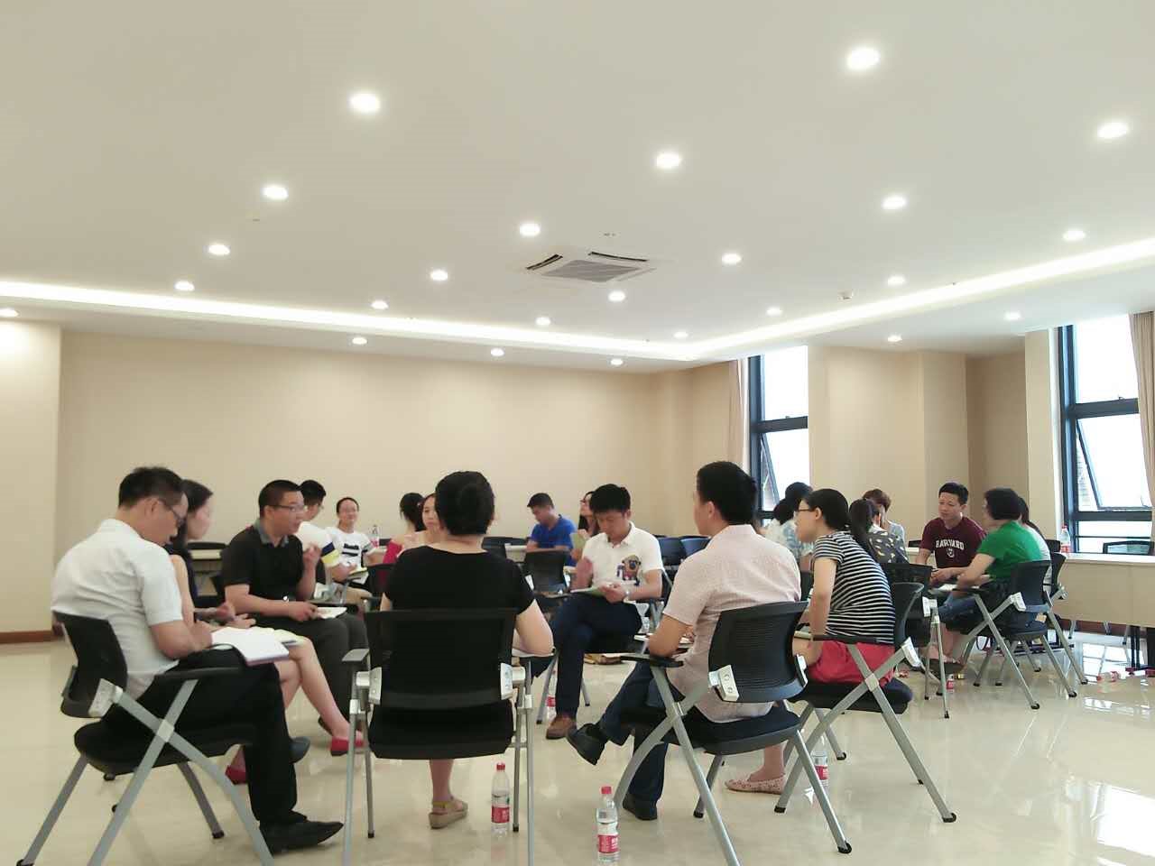分组研讨网络课程与面授课程